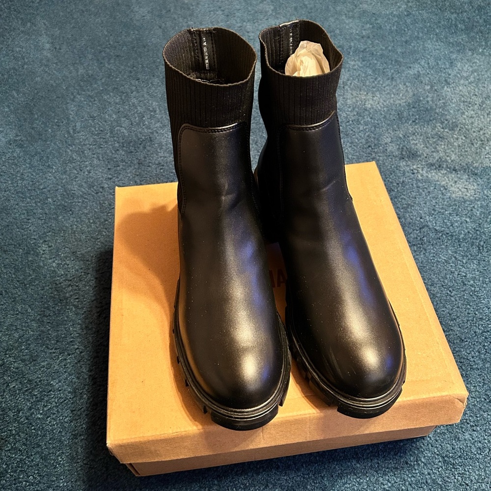 Hayle Black Chelsea Boots by Steve Madden